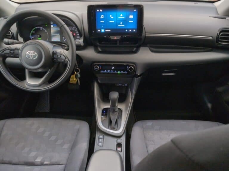 toyota-yaris-active-nera